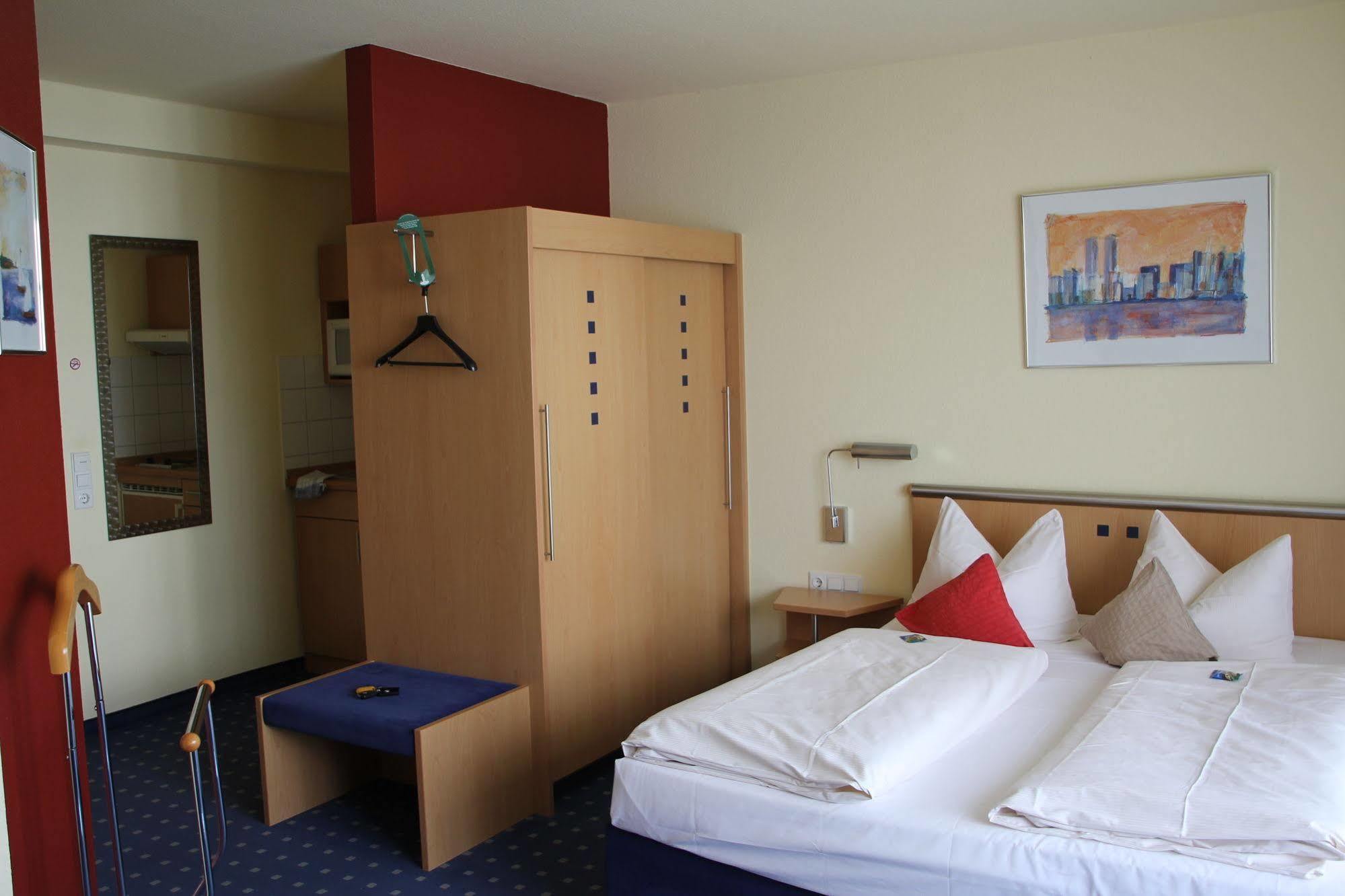Hotel Ifen Wiesloch Exterior photo